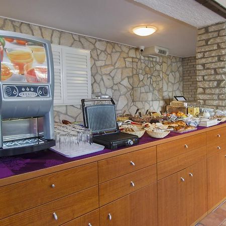Hotel Plava Laguna Tisno Exterior photo