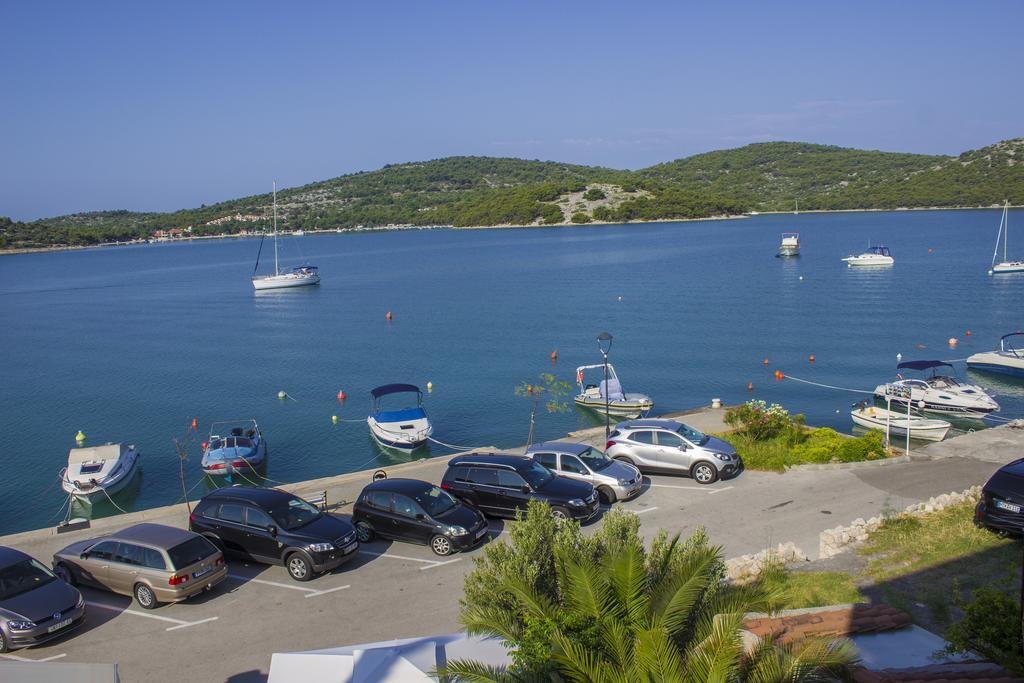 Hotel Plava Laguna Tisno Exterior photo