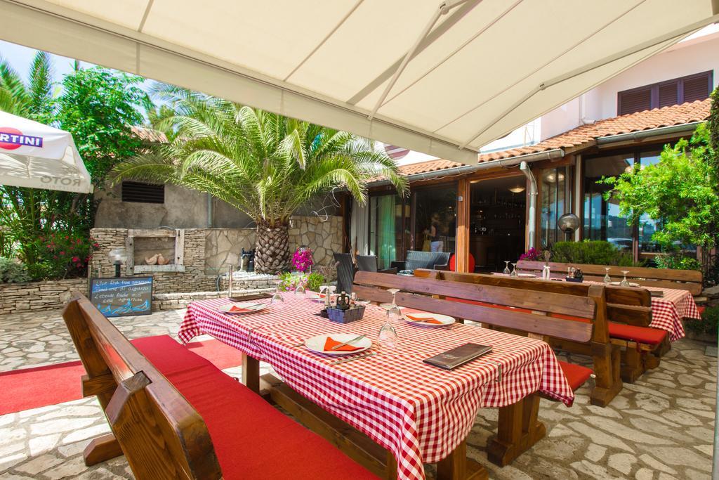 Hotel Plava Laguna Tisno Exterior photo