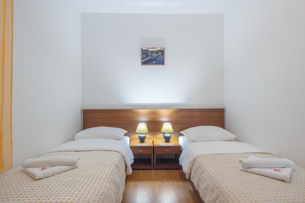 Hotel Plava Laguna Tisno Exterior photo
