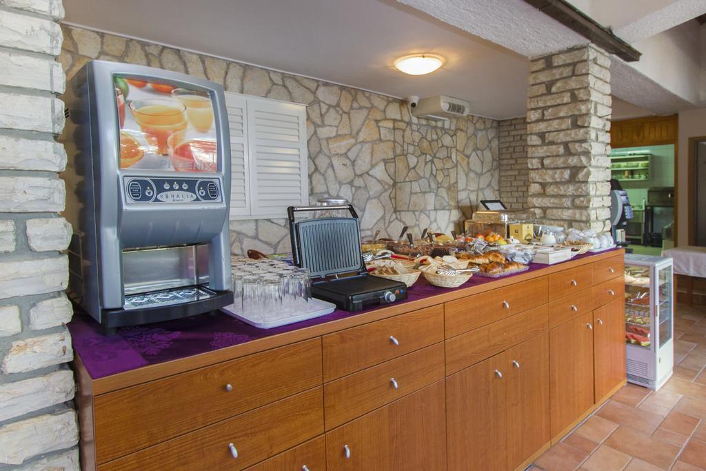 Hotel Plava Laguna Tisno Exterior photo