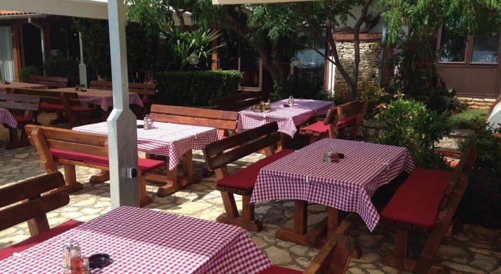 Hotel Plava Laguna Tisno Exterior photo