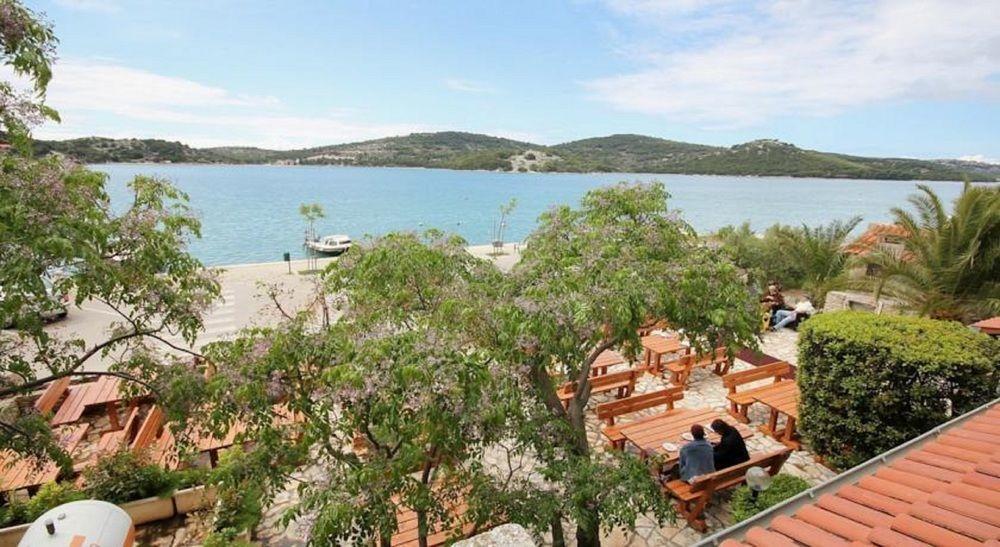 Hotel Plava Laguna Tisno Exterior photo