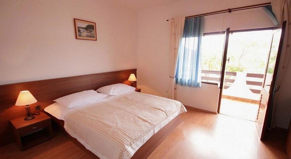 Hotel Plava Laguna Tisno Exterior photo