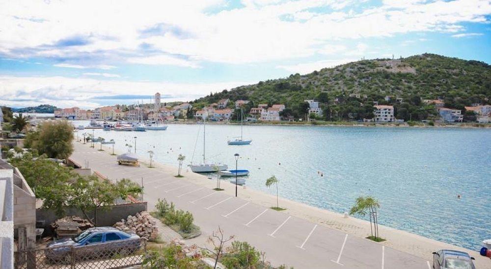 Hotel Plava Laguna Tisno Exterior photo
