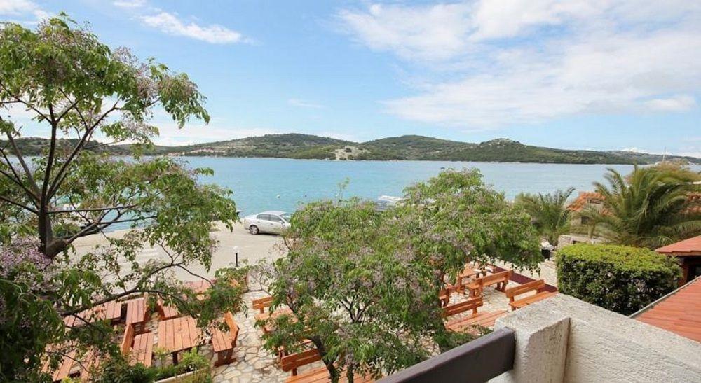 Hotel Plava Laguna Tisno Exterior photo