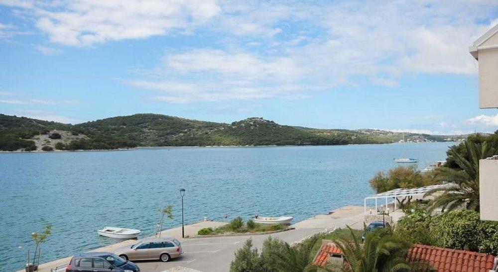 Hotel Plava Laguna Tisno Exterior photo