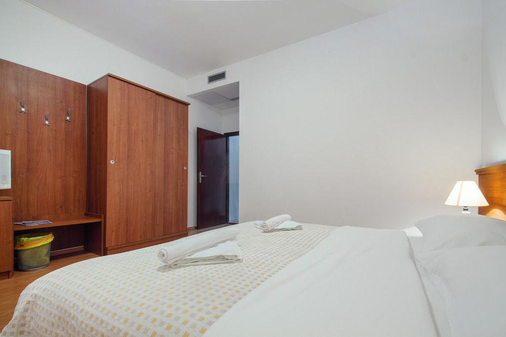Hotel Plava Laguna Tisno Exterior photo