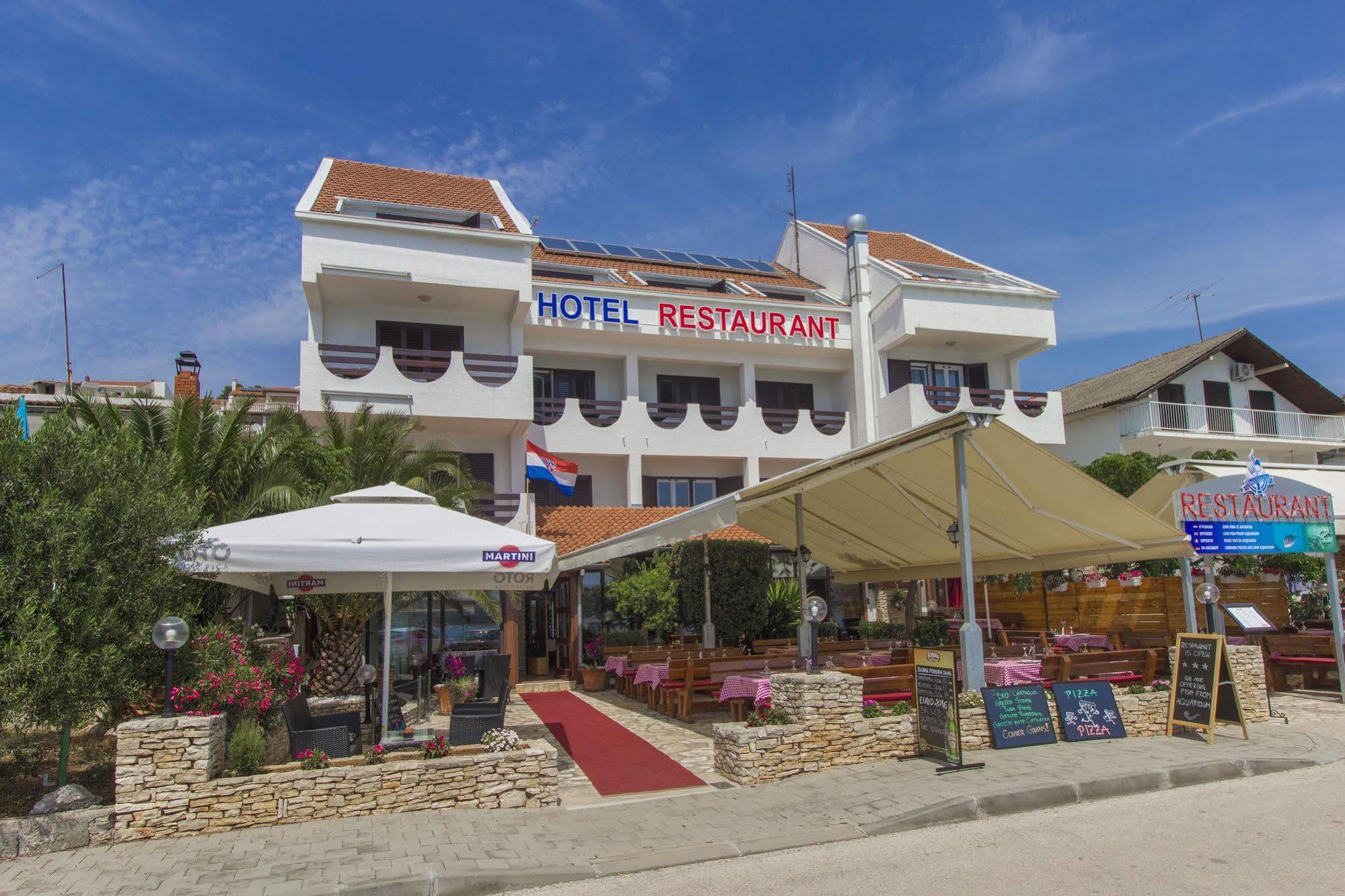 Hotel Plava Laguna Tisno Exterior photo