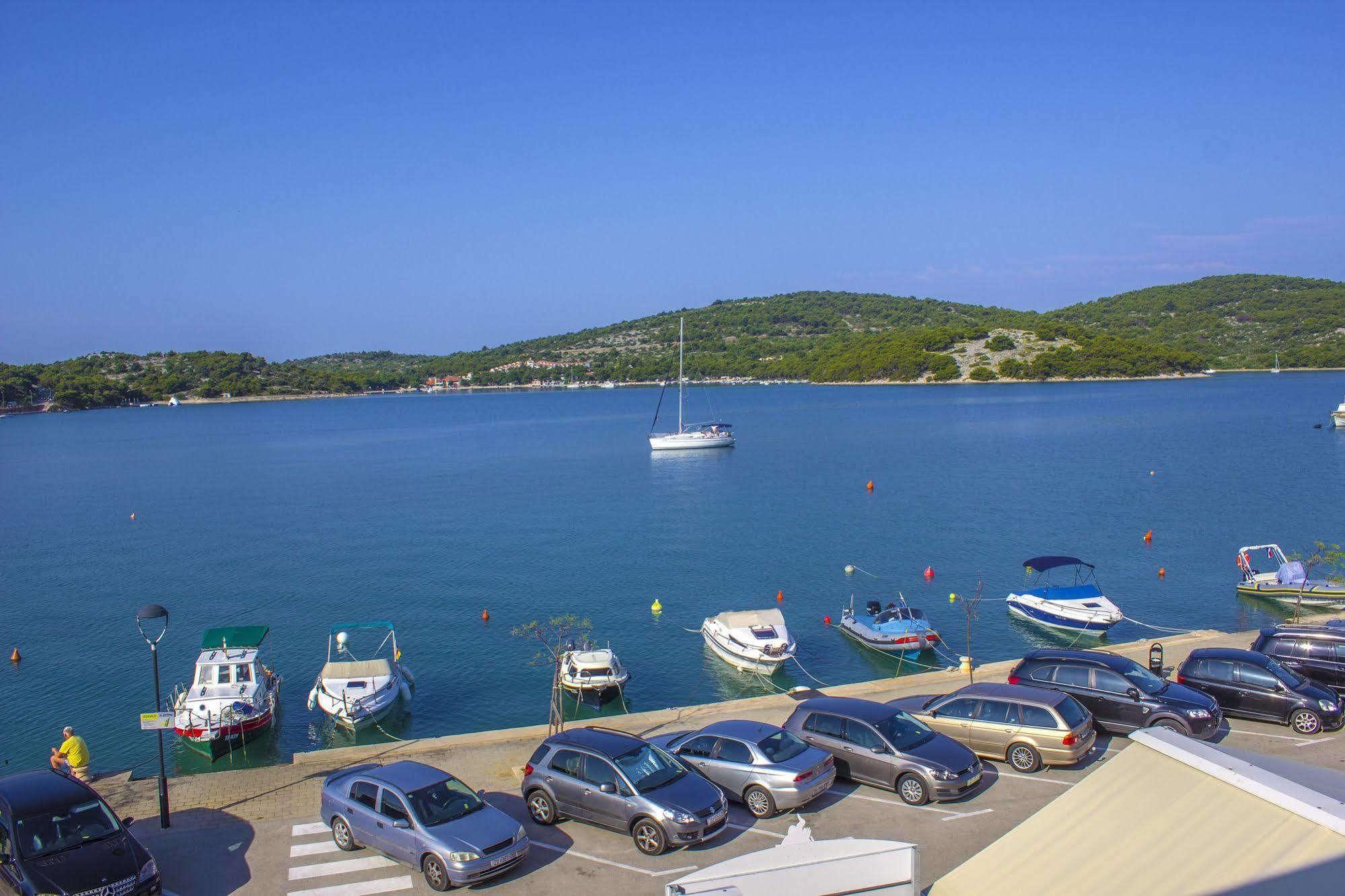 Hotel Plava Laguna Tisno Exterior photo