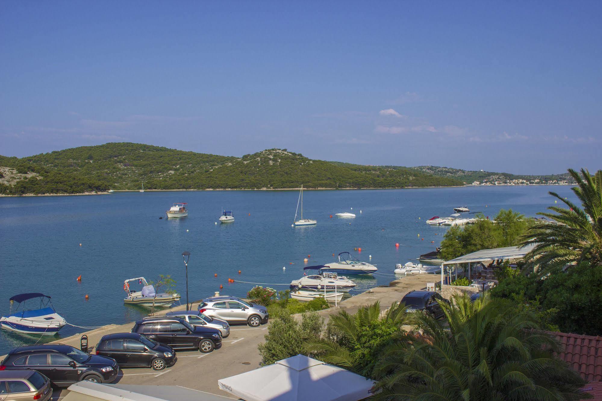 Hotel Plava Laguna Tisno Exterior photo