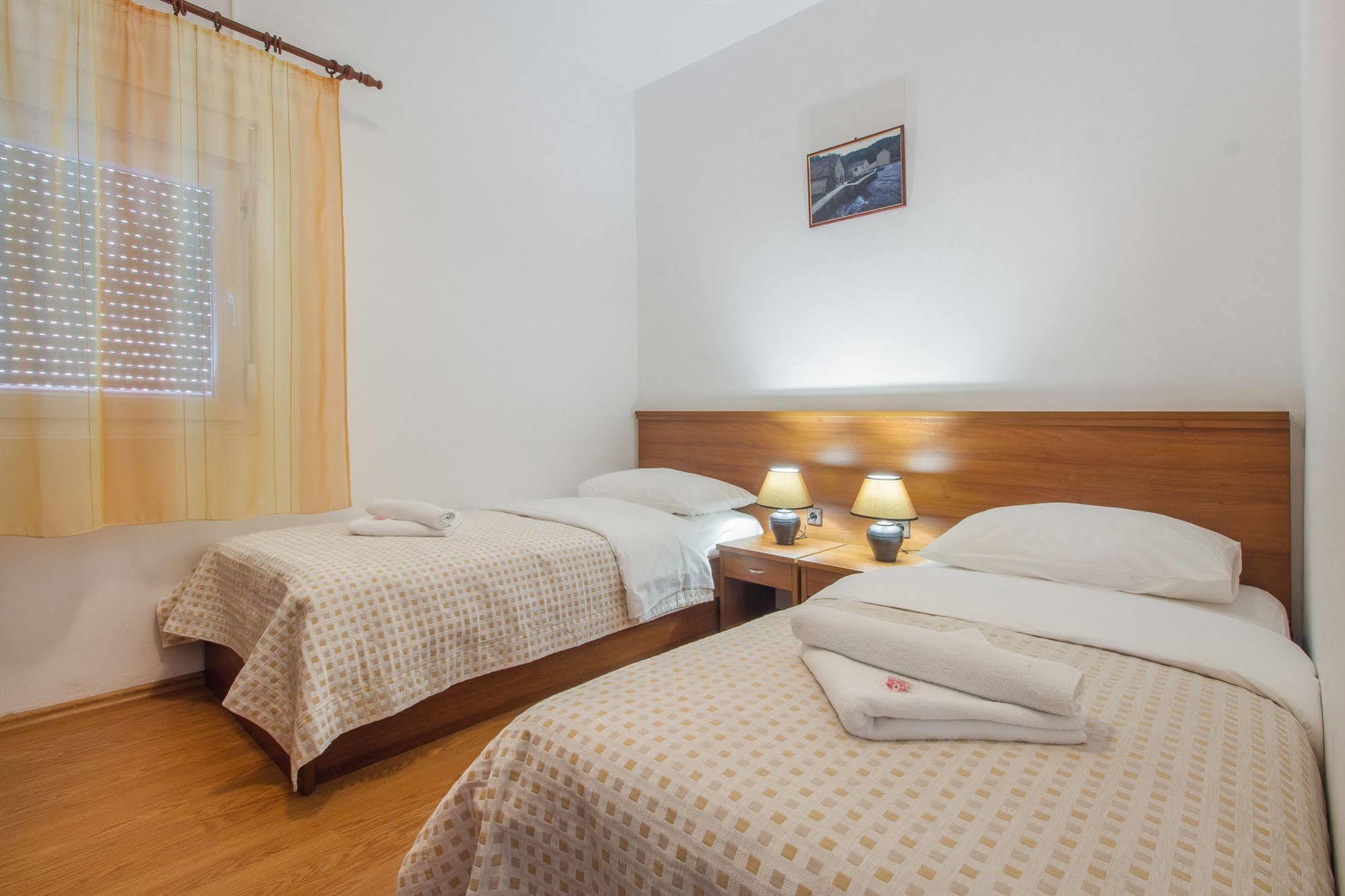 Hotel Plava Laguna Tisno Exterior photo