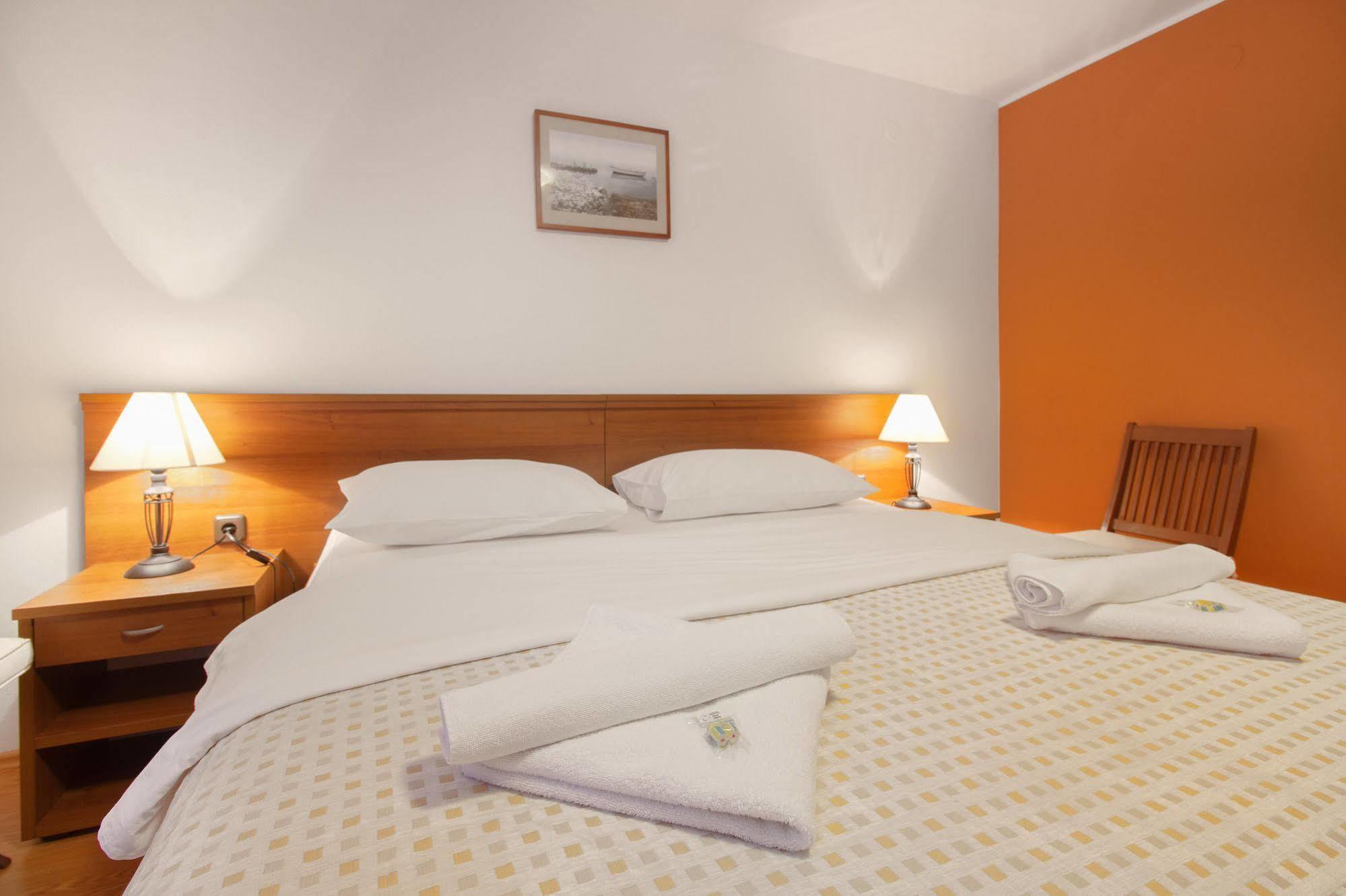 Hotel Plava Laguna Tisno Exterior photo