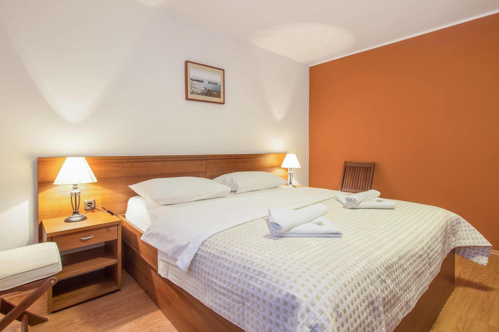 Hotel Plava Laguna Tisno Exterior photo