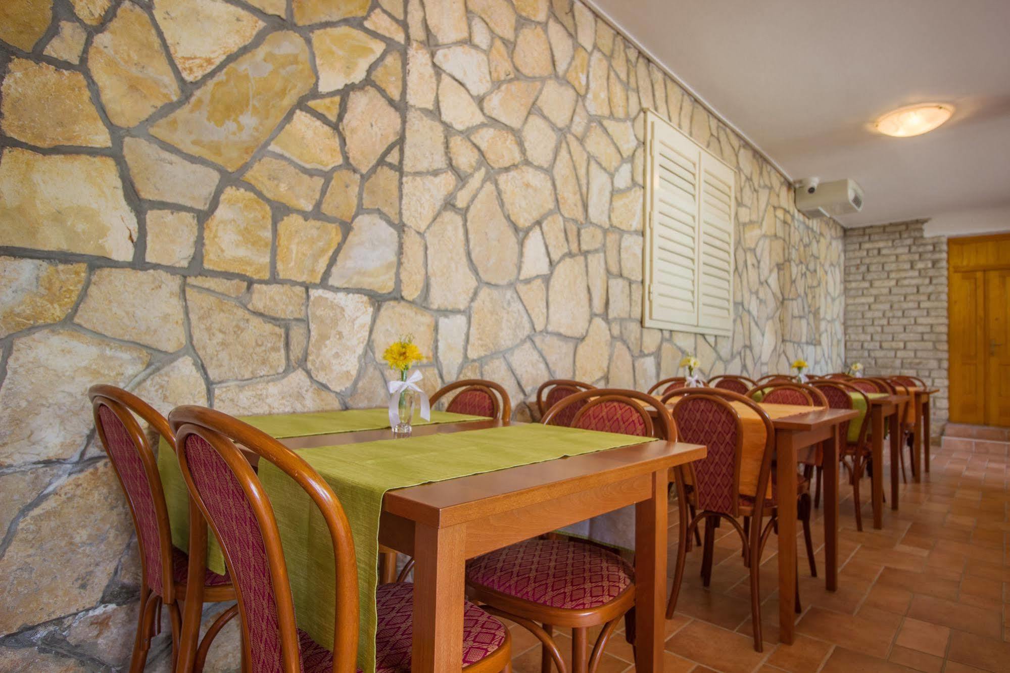 Hotel Plava Laguna Tisno Exterior photo